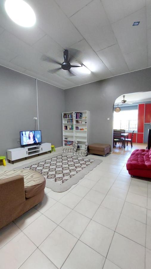 Teratak Azhan Kampong Sungai Putat